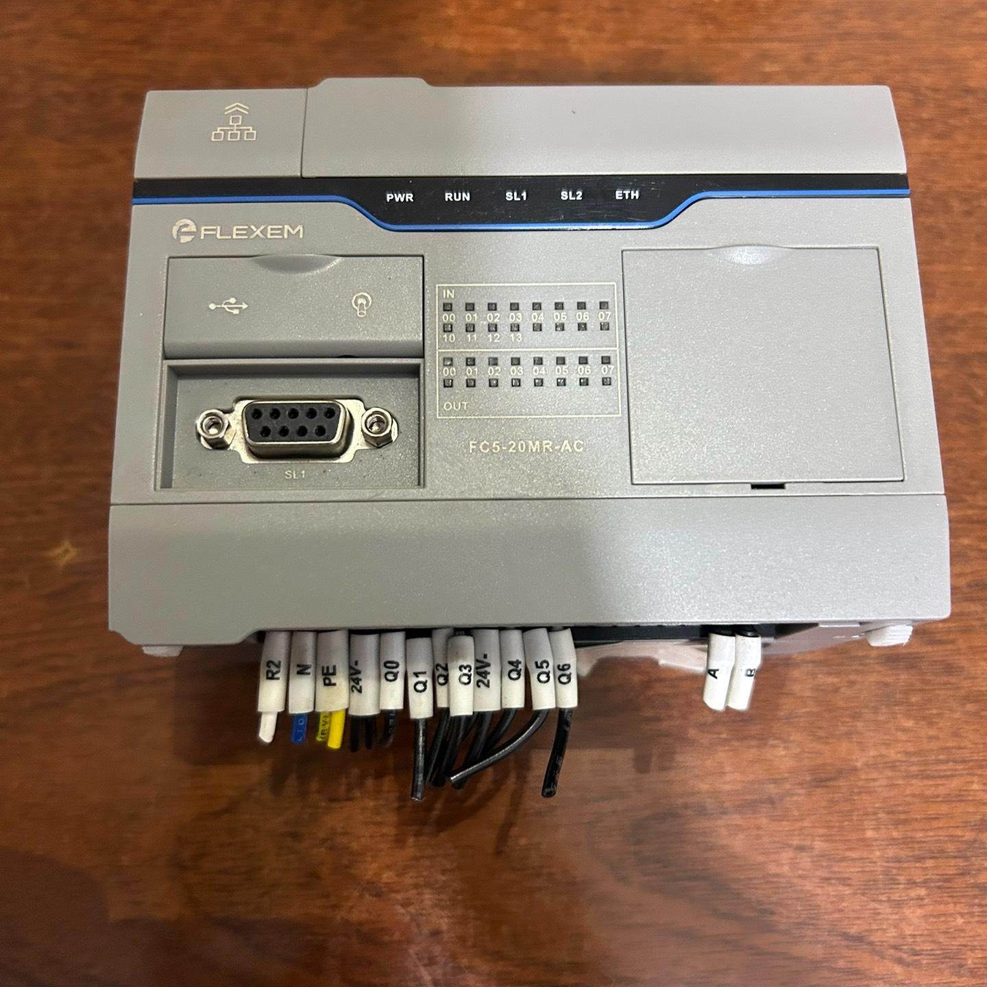 繁易PLC控制器 型号FC5-20MR-AC 成色如图 九成