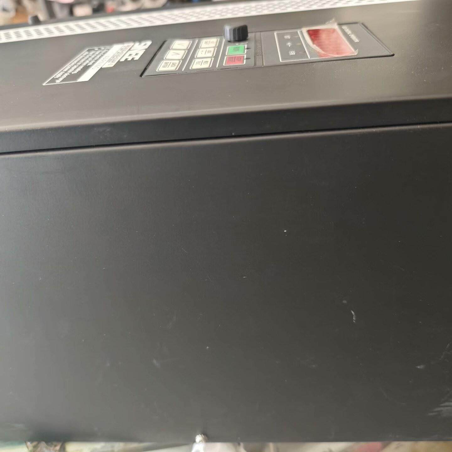 正弦变频器EM303B-022G/030P-3 成色非常漂亮