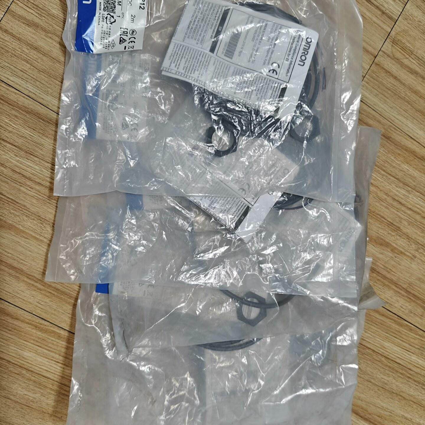 光电传感器 型号E3FA-RP12