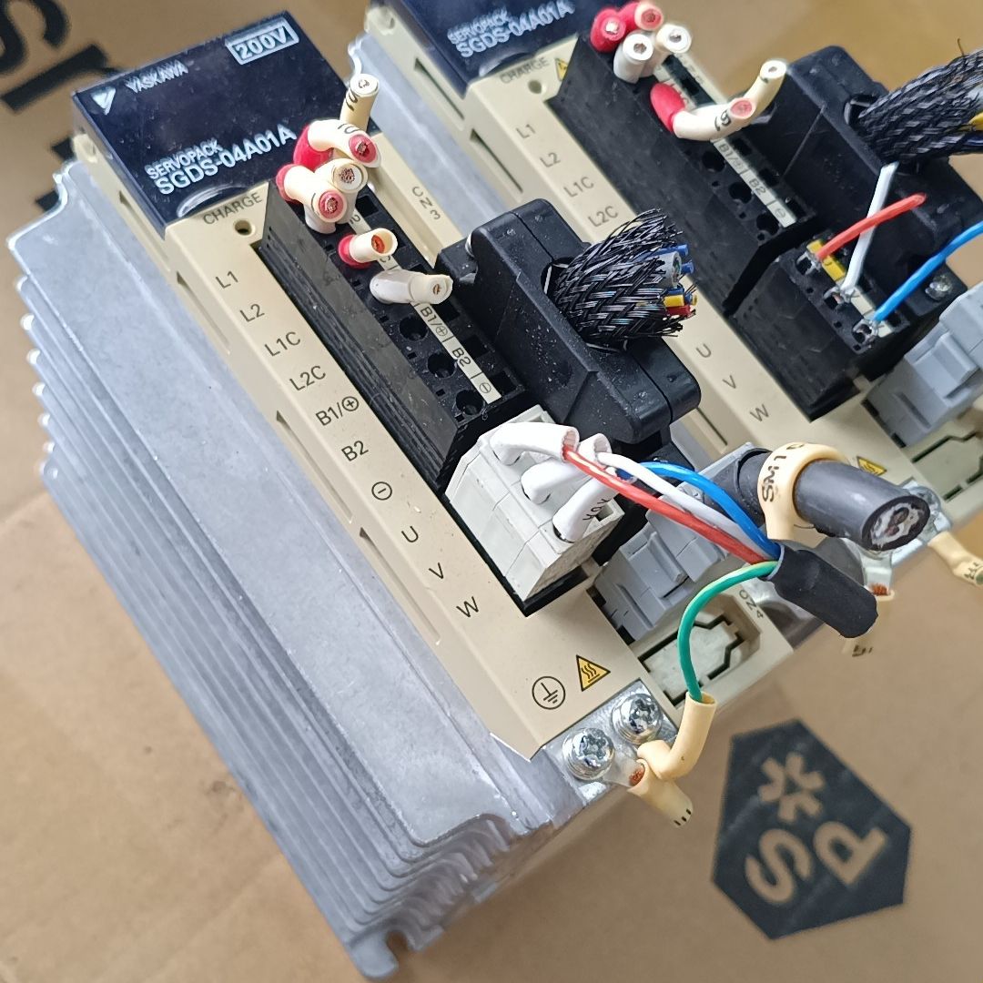 安川伺服驱动器SGDS-04A01A 400W功率