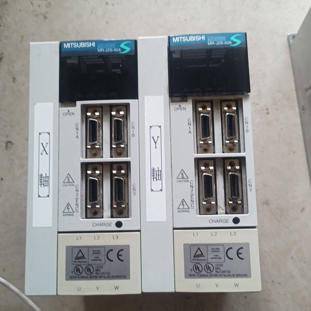 MR-J2S-40A驱动 400W两个每个30