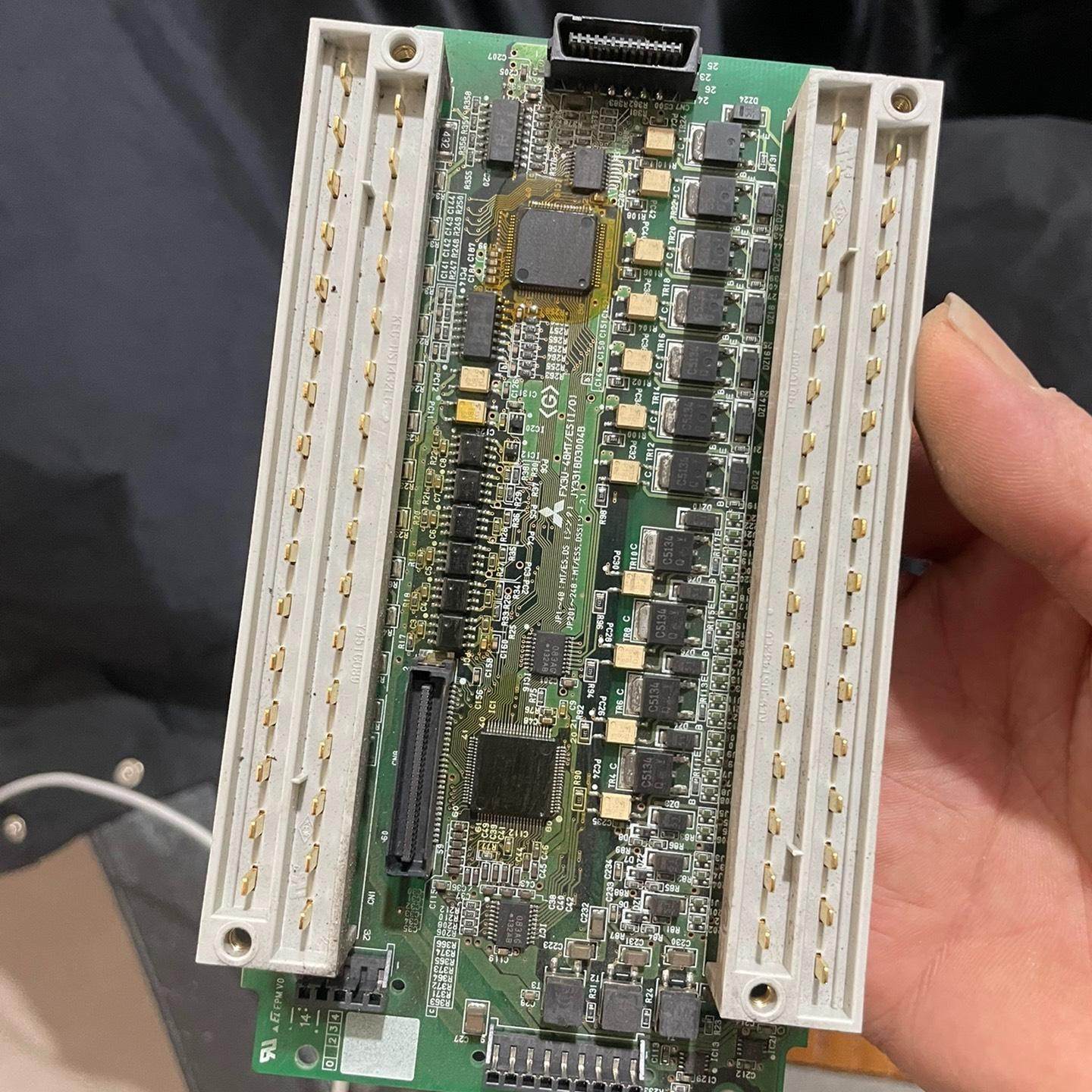 PLC FX3U-48MT/ES-A  IO板 成色如图