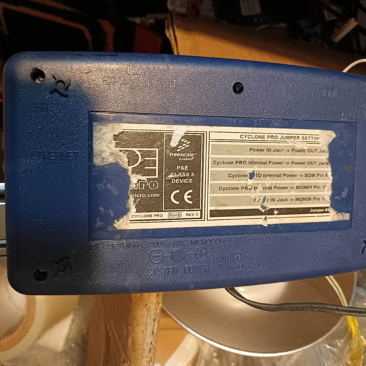 CYCLONE  PRO 飞思卡尔编程器烧录器 可以通电显示