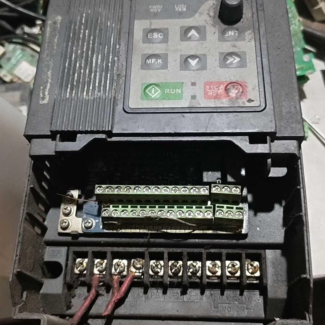 孚瑞肯变频器FR200-4T-7.5G/11PB 外观差 拆