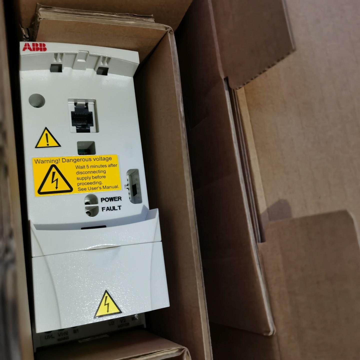 变频器ACS310-03E-08A0-4  工程余货询