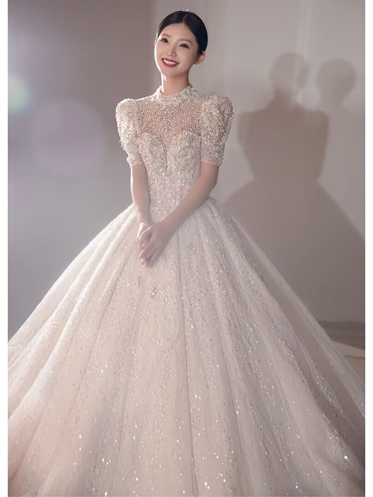 Heavy worker is a round -necked lace tail of the princess Heavy worker is a round -necked lace tail of the princess