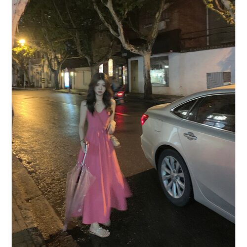 收腰修身连衣裙2026新款女夏季交叉露背多巴胺玫红色吊带裙长裙