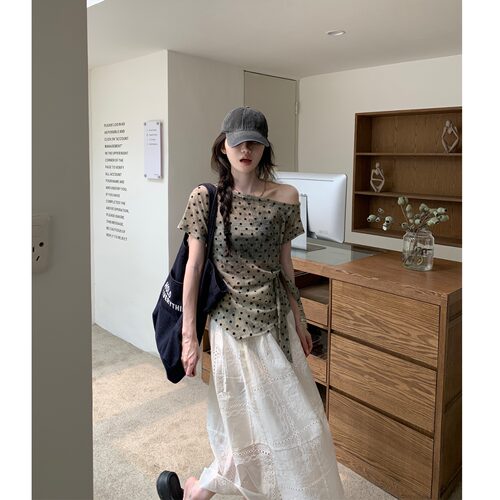 设计感小众不规则收腰绑带波点短袖T恤上衣女夏季修身露肩小衫
