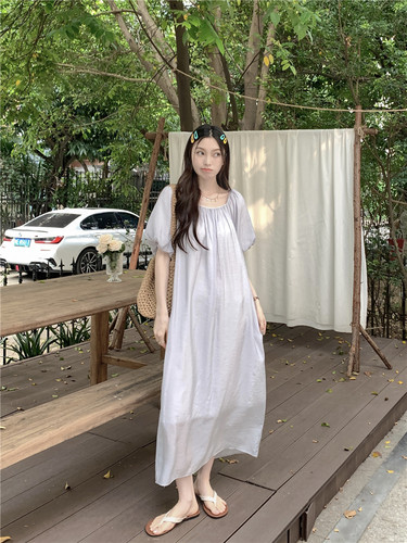 宽松休闲度假风泡泡袖初夏连衣裙