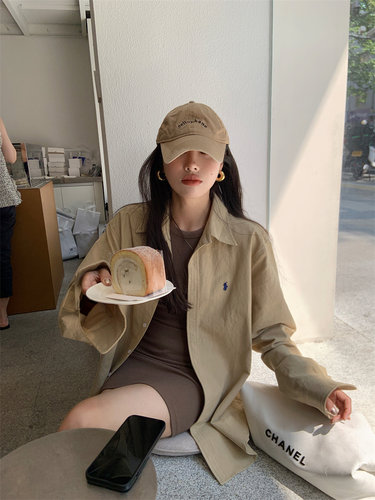 慵懒高级美式复古卡其色衬衫女春秋2026新款外搭韩系宽松衬衣外套