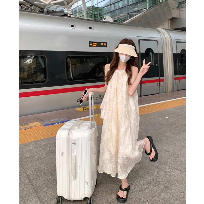 夏季新款气质温柔风挂脖无袖连衣裙女小众蕾丝钩花度假风显瘦长裙