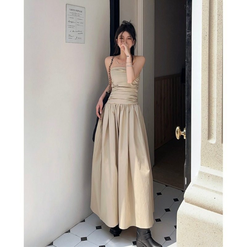 露肩修身收腰显瘦抹胸连衣裙女2025女新款夏季海边度假气质长裙子