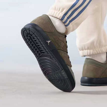 正品耐克JORDAN NU RETRO 1 LOW (GS)儿童透气耐磨板鞋FB4412-200