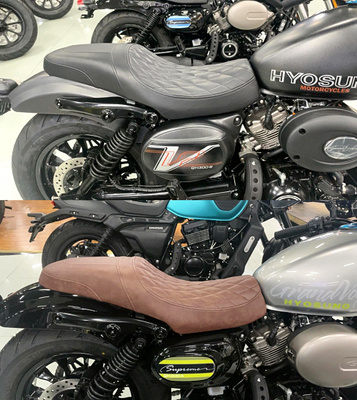 轻骑大韩GV300S无缝双人座垫鞍座