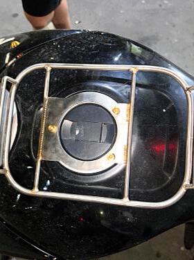 适用于骊驰GW250油箱载物架背包架 铃木DL250机车油箱支架置物架