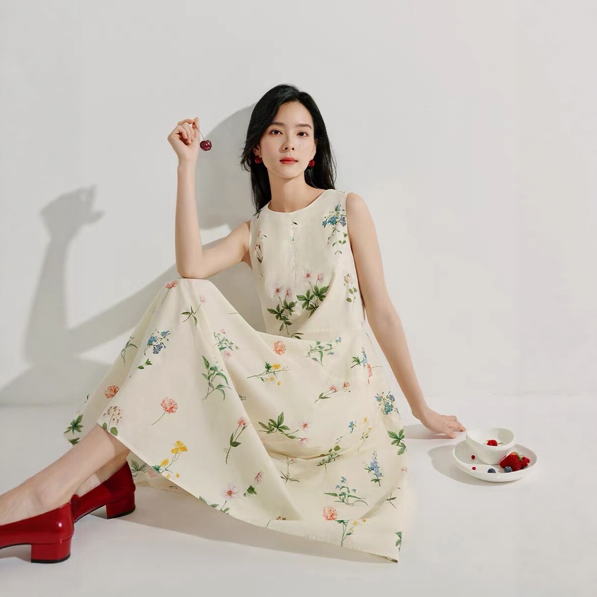 超好看甜美植物碎花背心连衣裙女2026夏新款宽松公主风无袖长裙