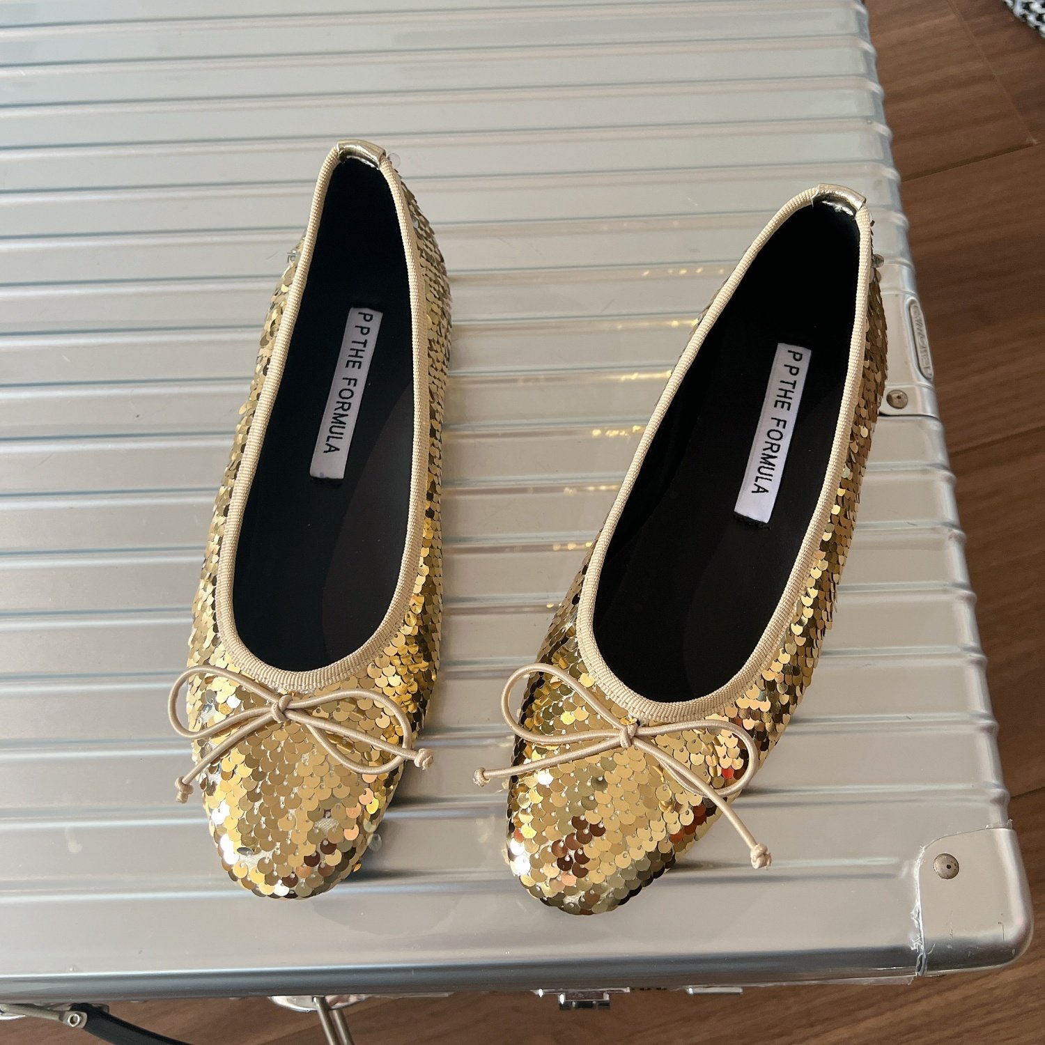 2026春季新款韩版女鞋时尚金色亮片蝴蝶结浅口单鞋平底鞋女豆豆鞋,女鞋,浅口单鞋,淘宝优惠券,粉丝福利购,淘宝优惠卷