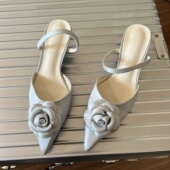 女尖头一字带细跟半拖鞋 甜美风立体花朵包头拖鞋 女 新款 2026春季