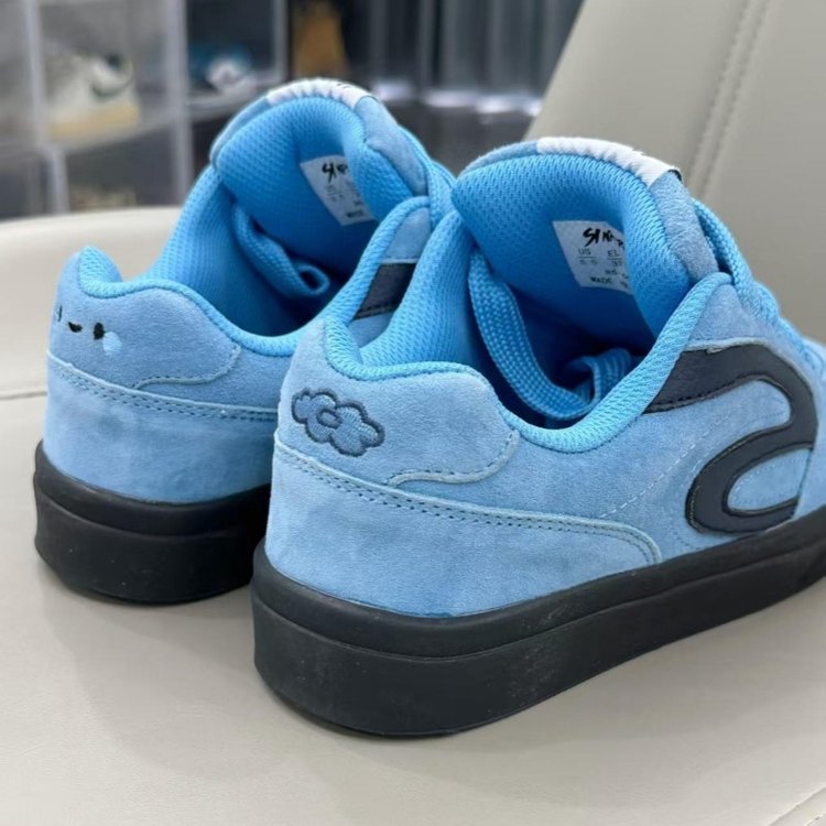 原创蓝莓学生潮流2025新款厚底面包鞋百搭校园运动休闲滑板鞋子女
