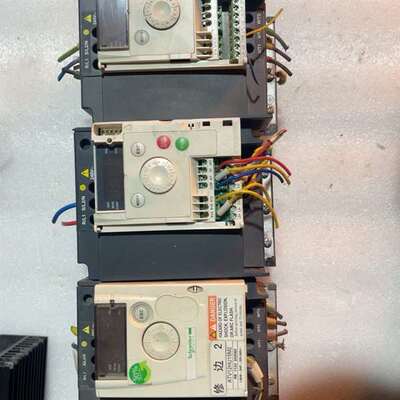 {议价}变频器ATV12HU15M2三台1.5kw 220V