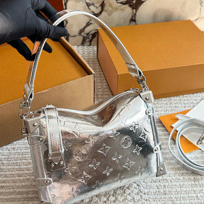 2026新款银色手提小方包高级感