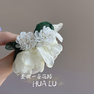 花房姑娘 HUALU 米色雪纺花朵海边度假风甜美清新耳环蚊香盘耳夹