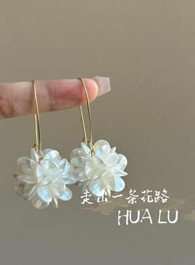 HUALU-白色绣球~法式复古超仙女珍珠花朵花瓣长款耳环蚊香盘耳夹