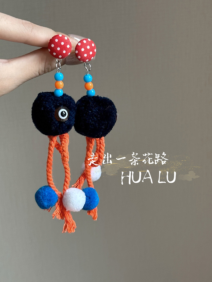 HUALU-大眼睛~古怪少女显脸小毛线球球童趣搞怪耳环蚊香盘耳夹冬