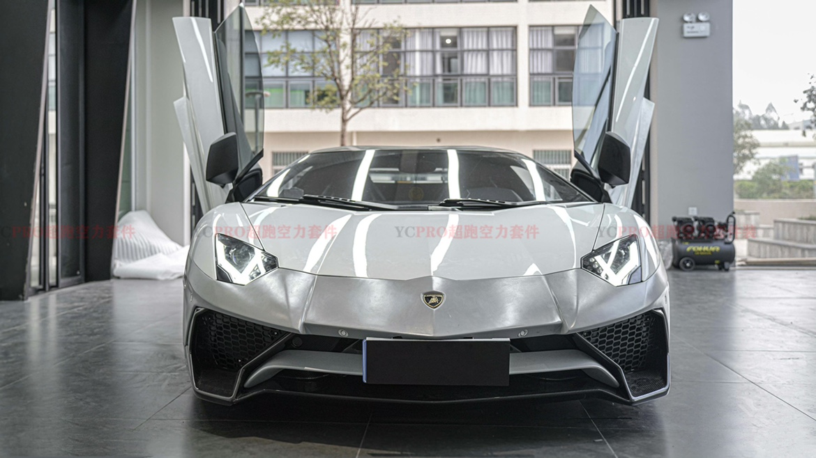 兰博基尼Aventador大牛LP700改装升级LP750SV干碳材质包围套件