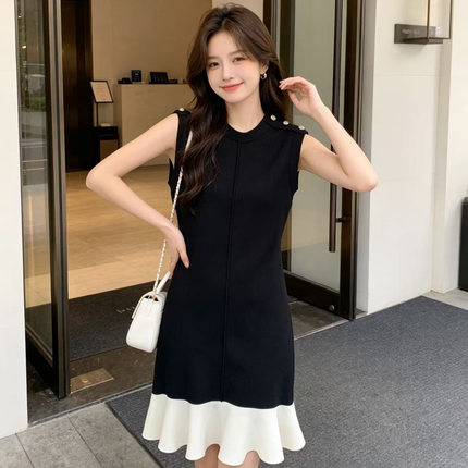 季韩系甜美黑色无袖连衣裙肩扣设计撞色荷叶鱼尾显瘦包臀小个子短