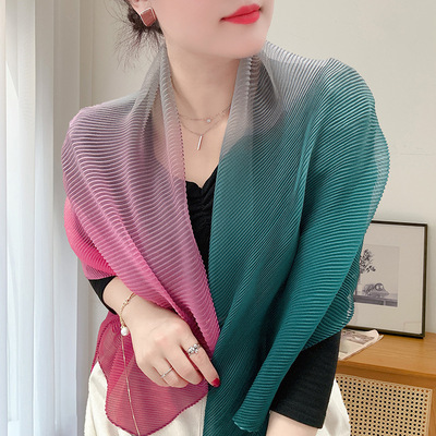 新颖彩虹渐变压皱丝巾女2024新款夏季轻薄透气护颈围巾披肩两用