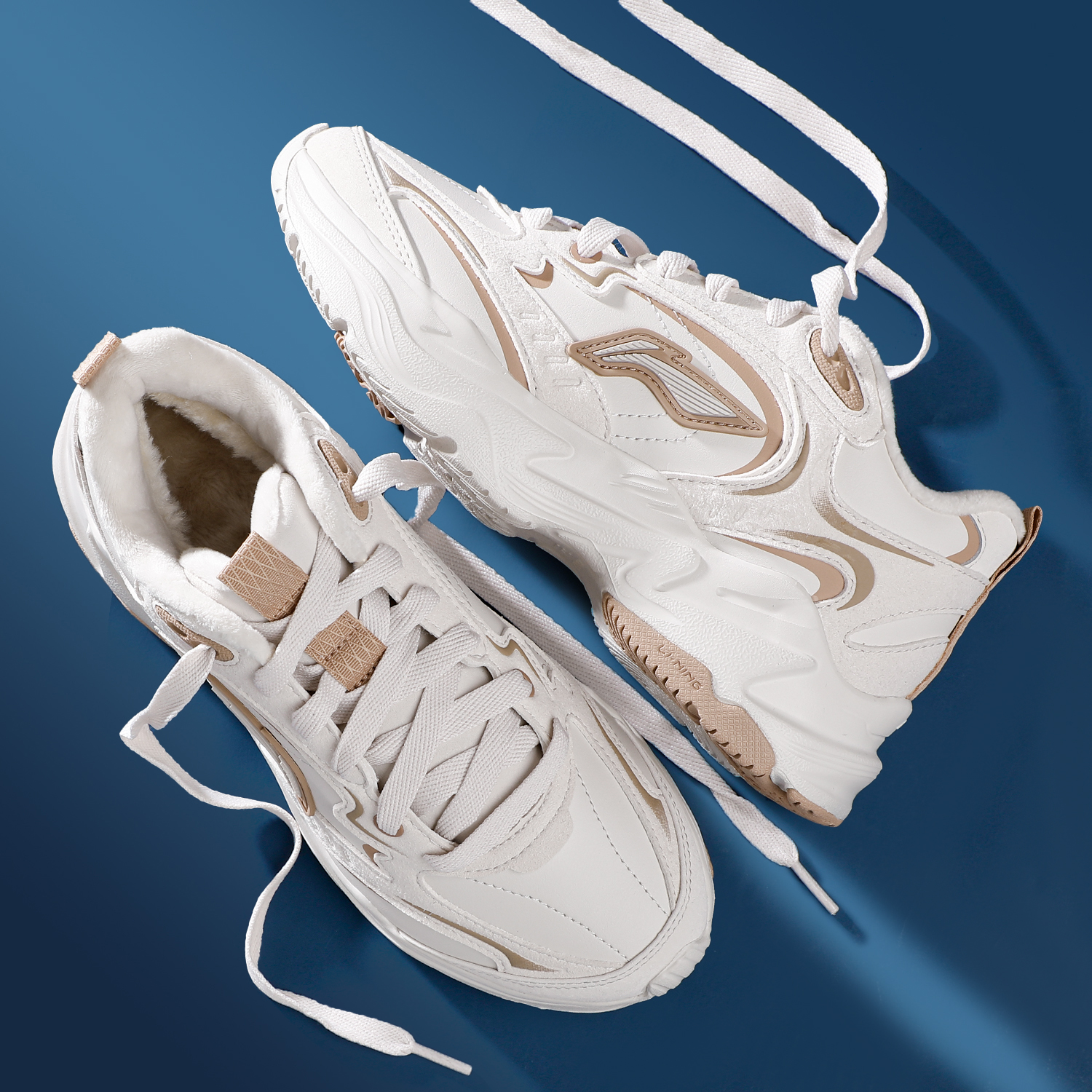 李宁加绒运动鞋女2025冬季新款防泼水鞋子软底中帮秋冬休闲鞋女鞋