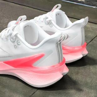 李宁秋冬款赤兔8pro跑步鞋女2025冬季新品加厚防泼水缓震运动鞋