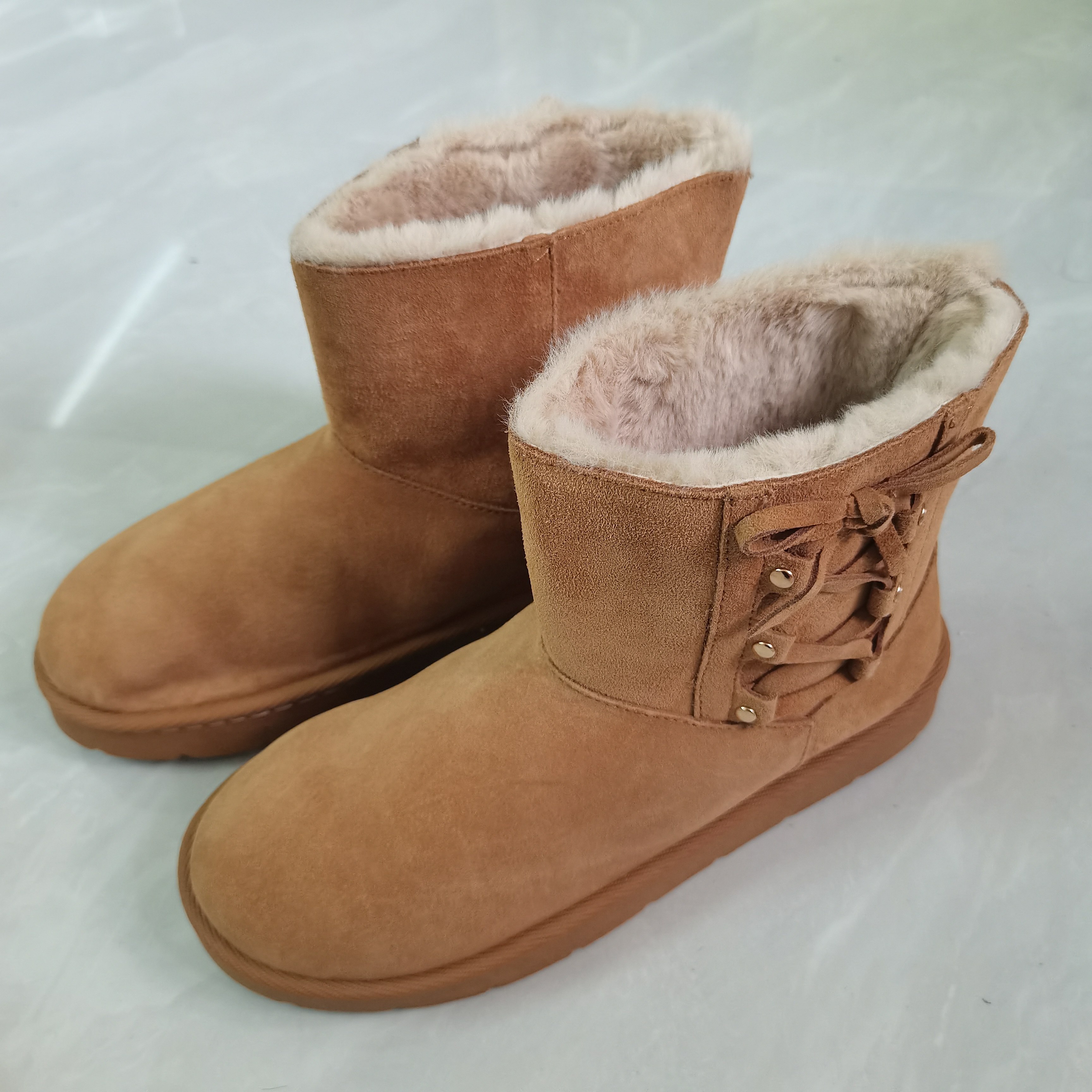 品牌尾货秋冬新款雪地靴女士加绒加厚保暖短筒短靴平跟毛毛棉鞋37