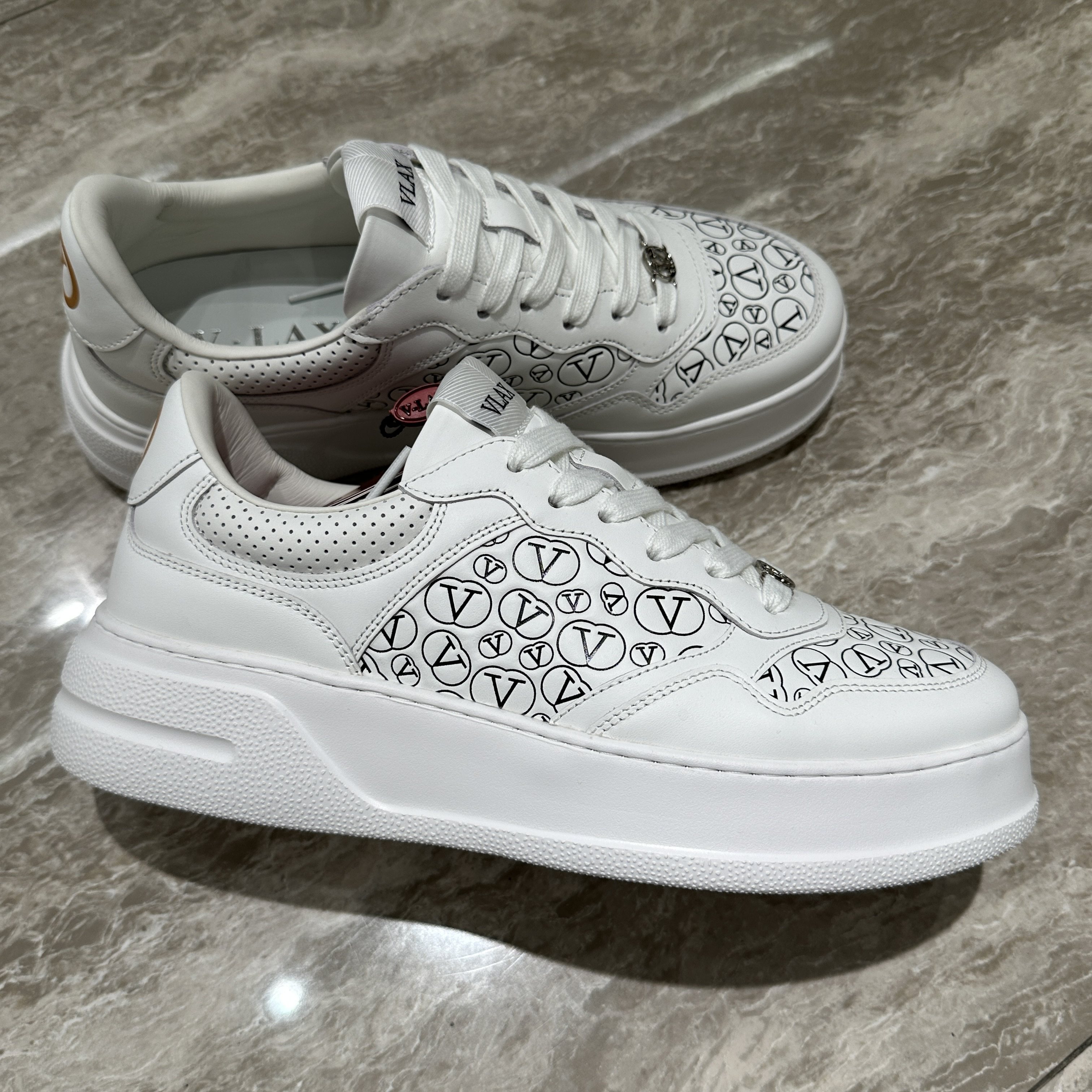 Chishaluo 25秋冬新款 男士时尚字母系带厚底休闲鞋 VL06015K