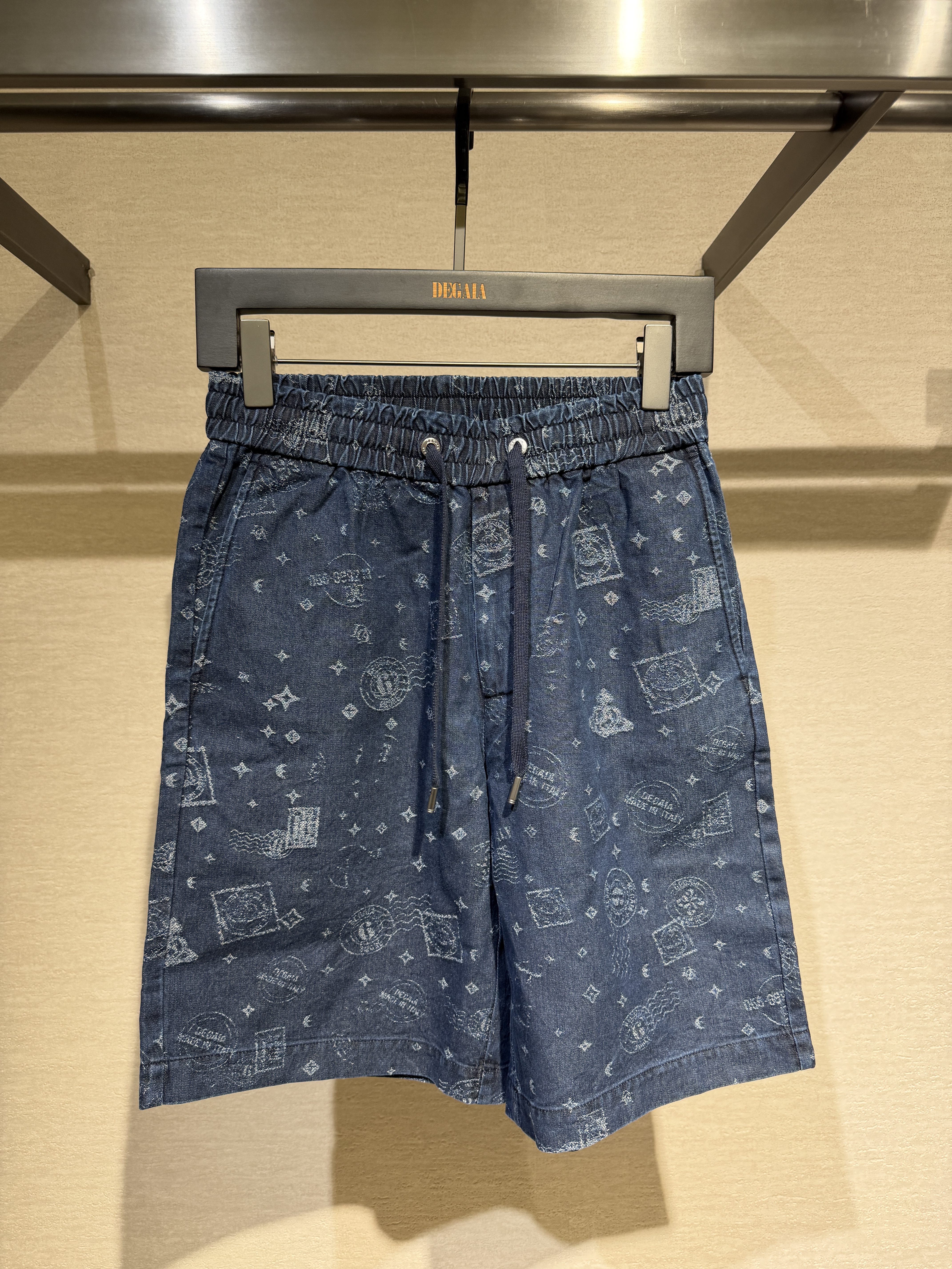 DEGAIA 26春夏新款 男士时尚百搭满印花版休闲短裤 DUIAAI061623,男装,休闲裤,淘宝优惠券,粉丝福利购,淘宝优惠卷