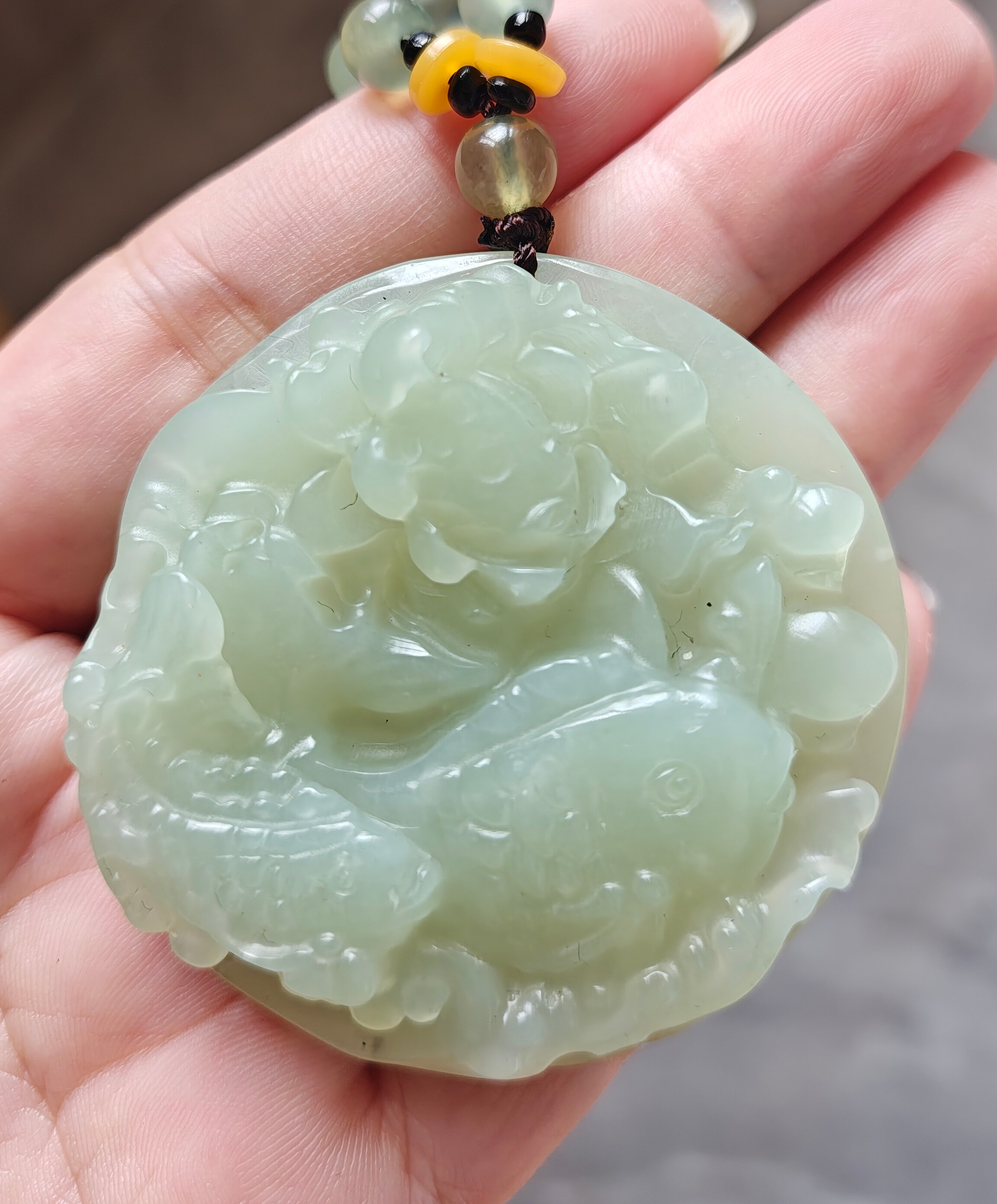 天然和田玉青海料鱼戏莲吊坠