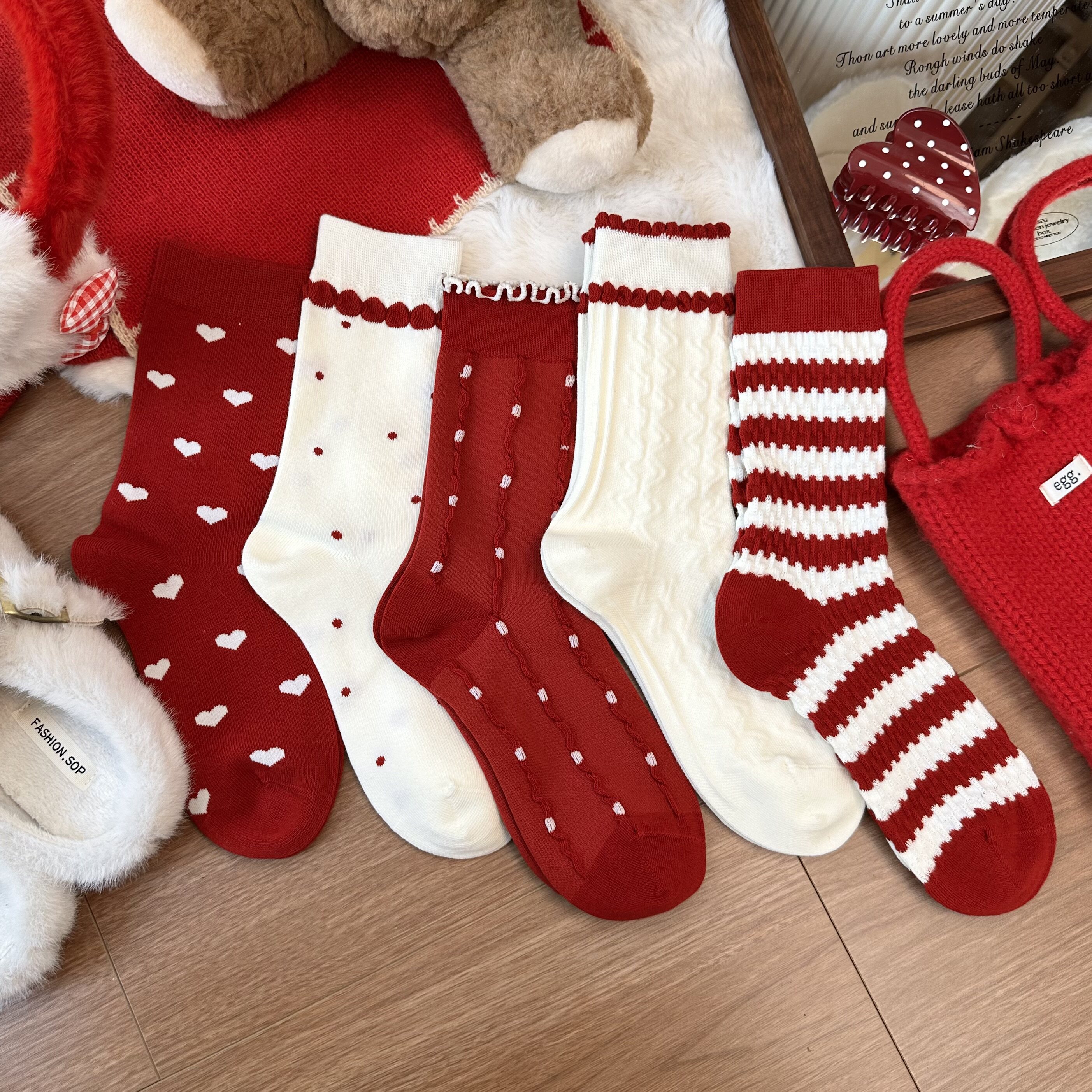 无骨可爱ins本命年女士新年圣诞红袜子保暖纹软糯新年中筒棉袜