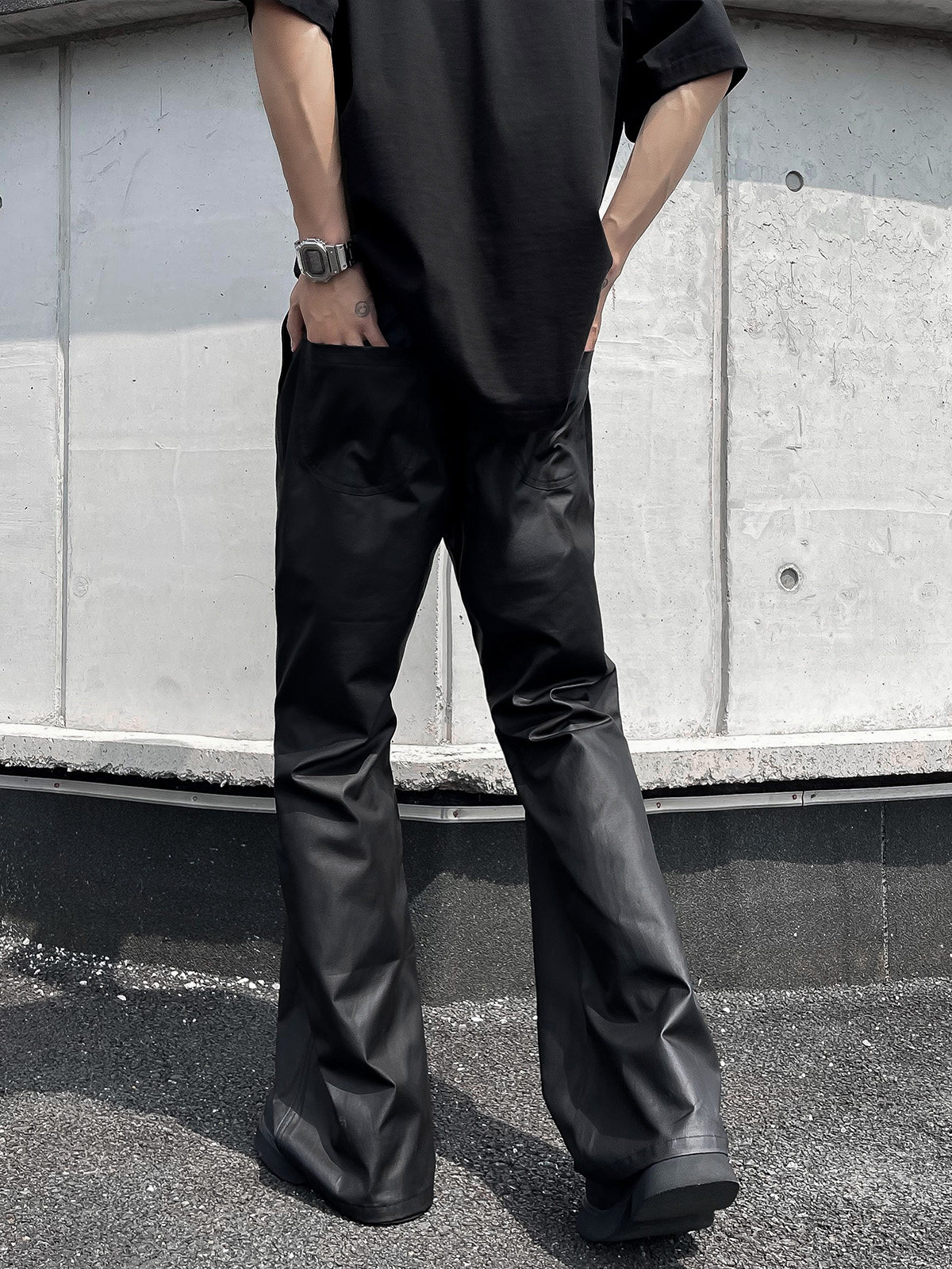 남성용 블랙 오토바이 가죽 바지 여름 스타일 아메리칸 스트리트 하이엔드 루즈 캐주얼 다재다능한 PU 가죽 스트레이트 레그 부츠컷 팬츠