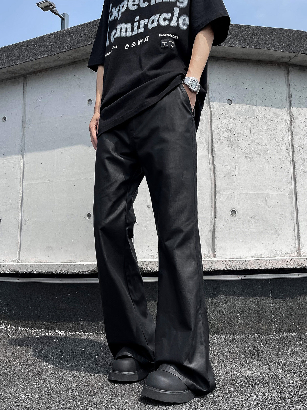 남성용 블랙 오토바이 가죽 바지 여름 스타일 아메리칸 스트리트 하이엔드 루즈 캐주얼 다재다능한 PU 가죽 스트레이트 레그 부츠컷 팬츠