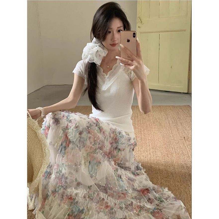 纯欲白色蕾丝短袖2025年夏季设计感蕾丝花边V领坑条拼接T恤上衣女