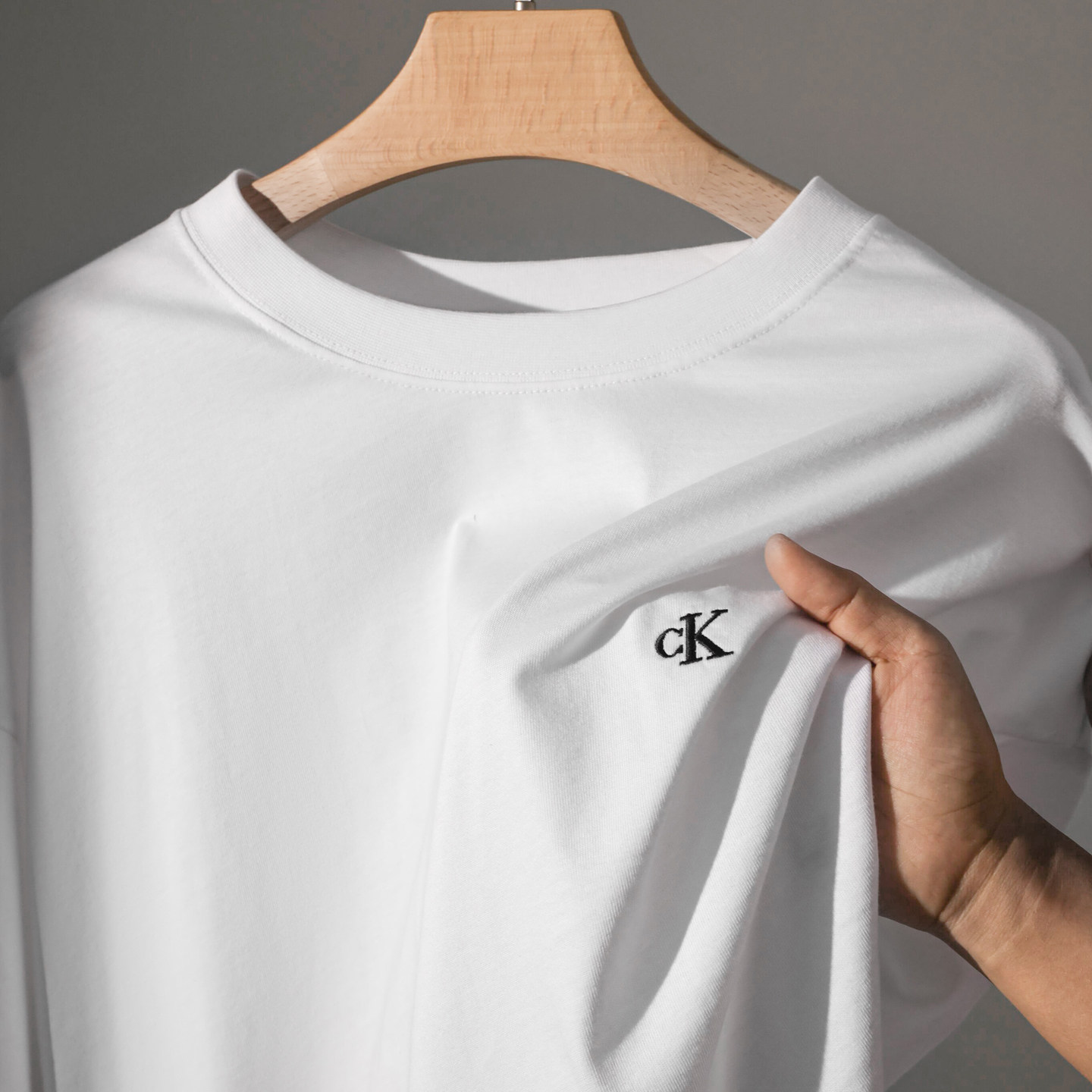美版正品 CK Jeans小标刺绣LOGO圆领宽松T恤男士简约通勤短袖新品