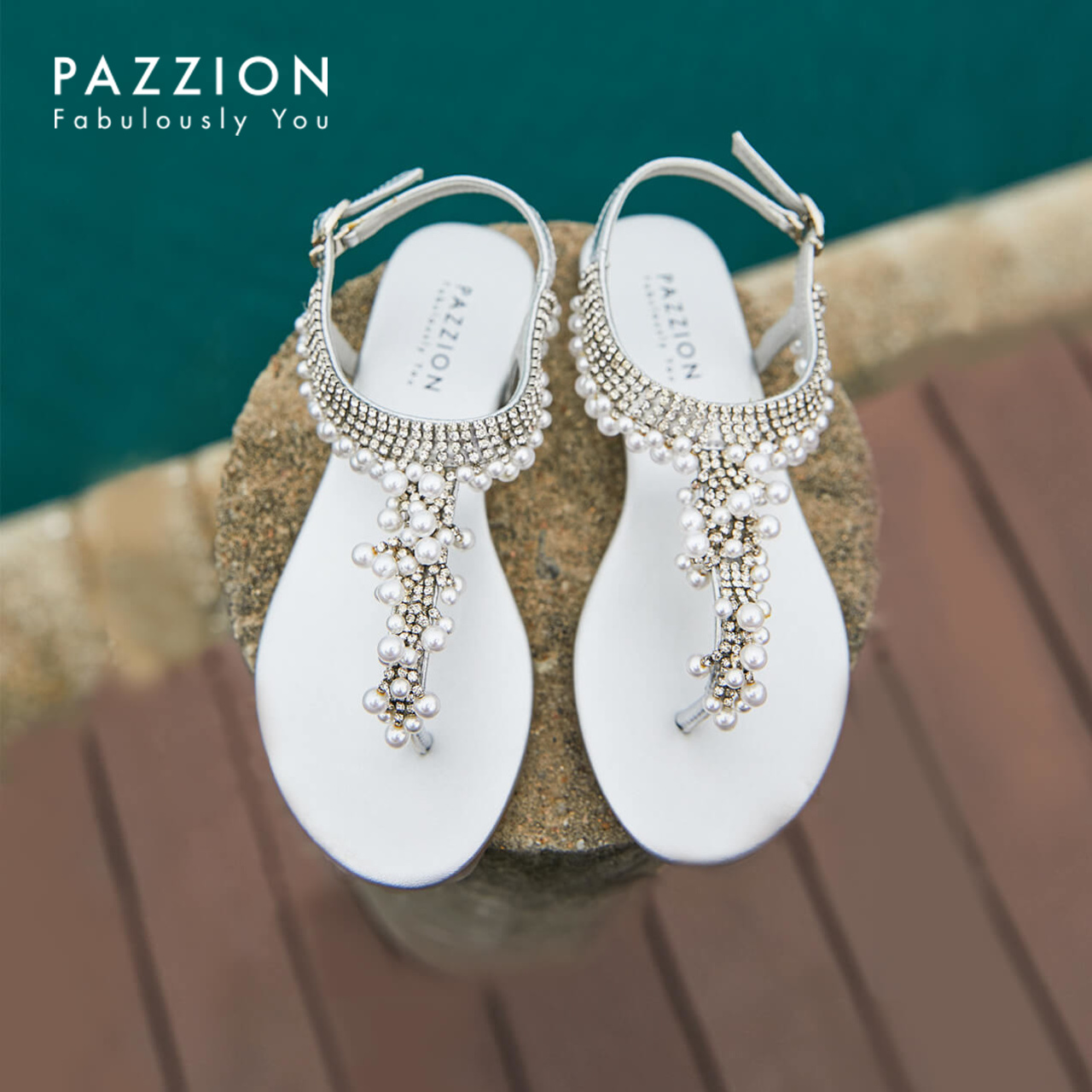 PAZZION水钻串珠吊坠夹趾扣带凉鞋女2019新款 时尚亮丽平底单鞋女