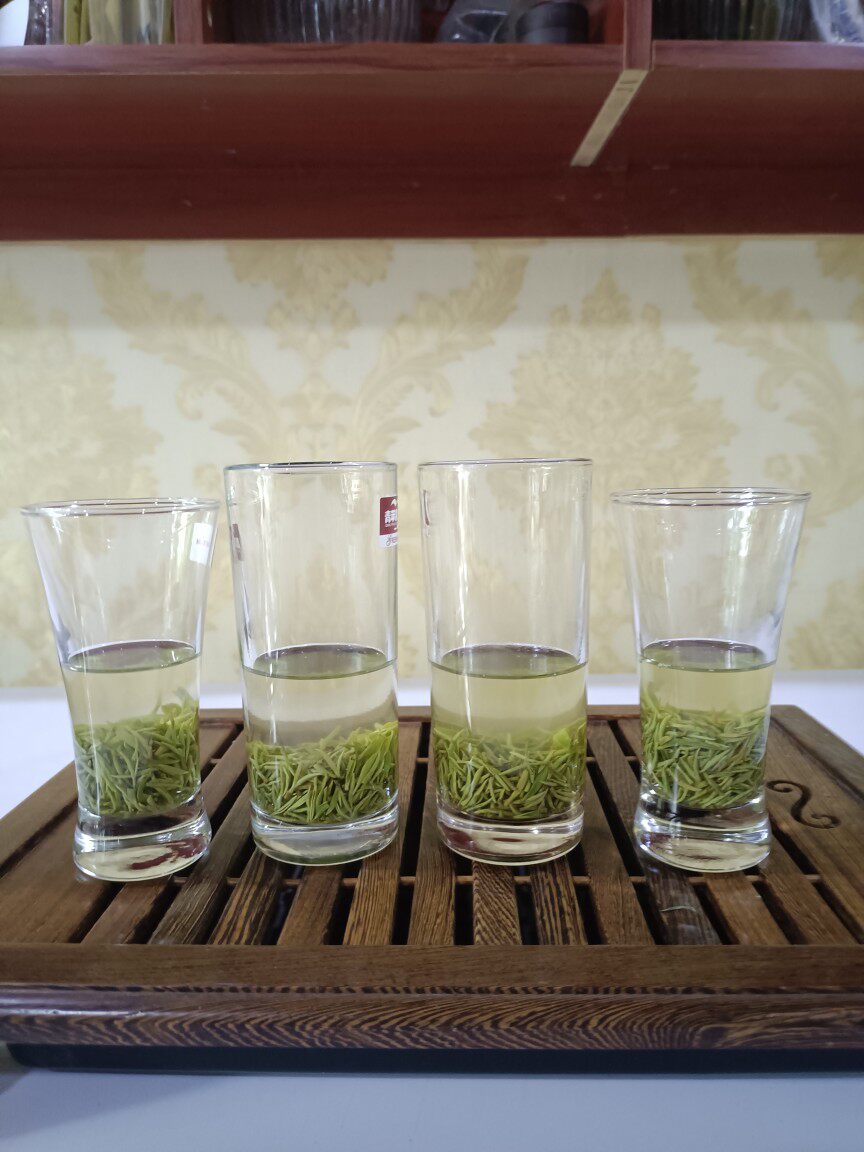 信阳毛尖高山云雾茶明前特产嫩芽玻璃杯