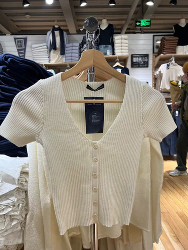 Brandy BM官网新款纯色V领单排扣修身短袖上衣针织开衫短款百搭女