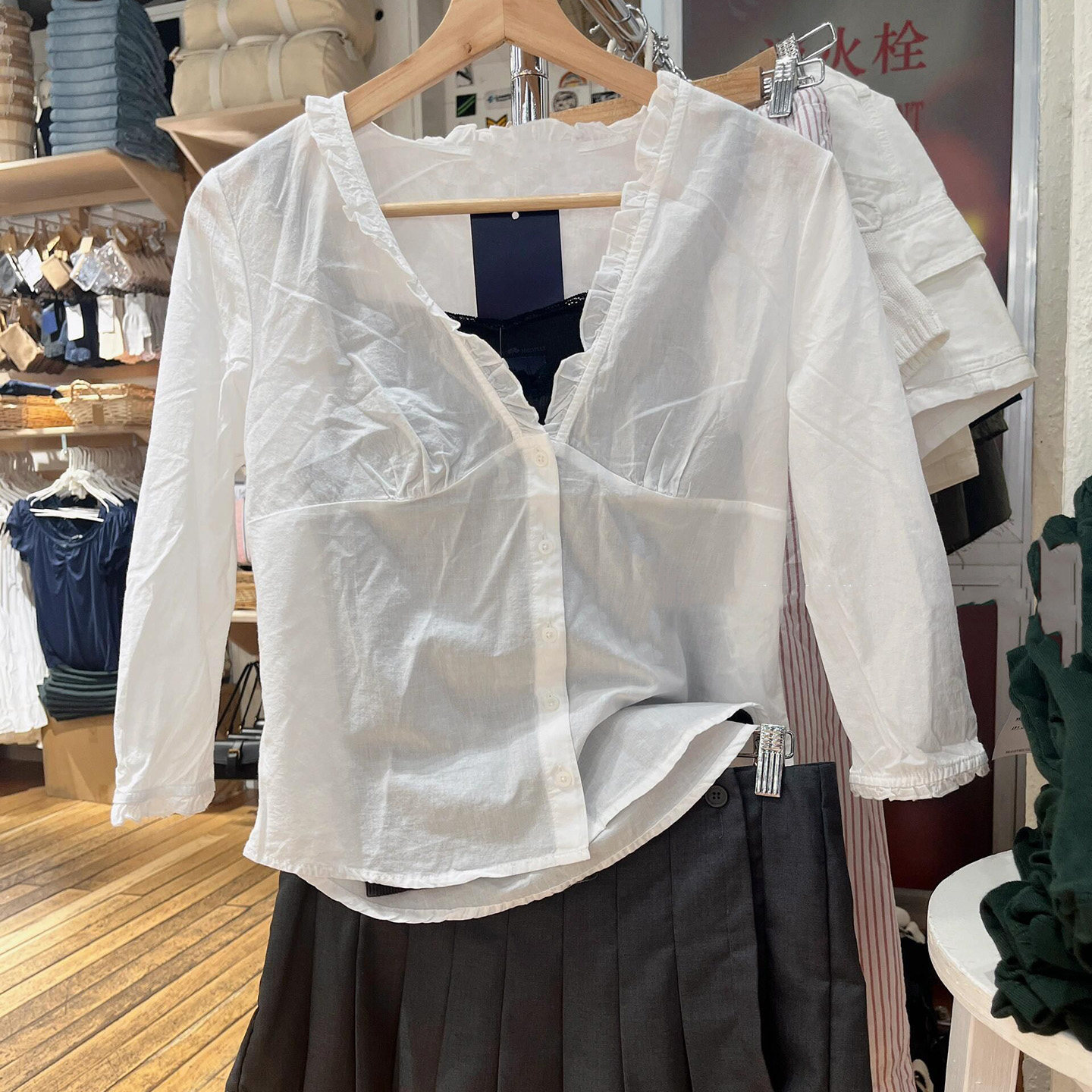 BM新款美式复古荷叶边V领纽扣宽松衬衫bm七分袖花边白色衬衣上衣