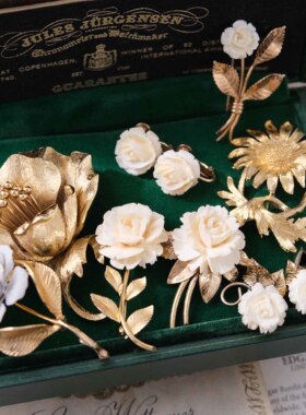 Vintage中古饰品Krementz复古优雅白色山茶花镀金耳夹胸针孤品E19