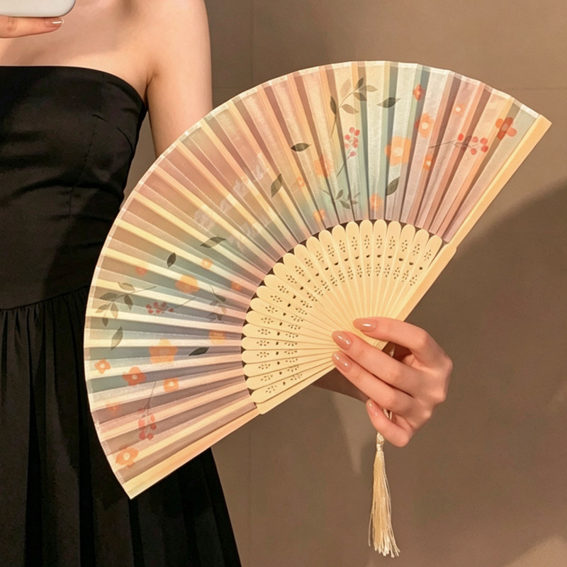 古风汉服蝴蝶流苏折叠扇图片