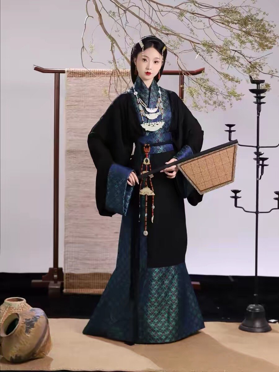 青青女齐胸对襟吊带汉服裙春夏