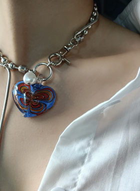 琉璃蝴蝶爱心项链易于佩戴搭配